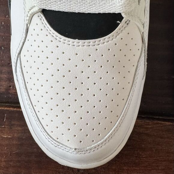 Athletic_Shoes